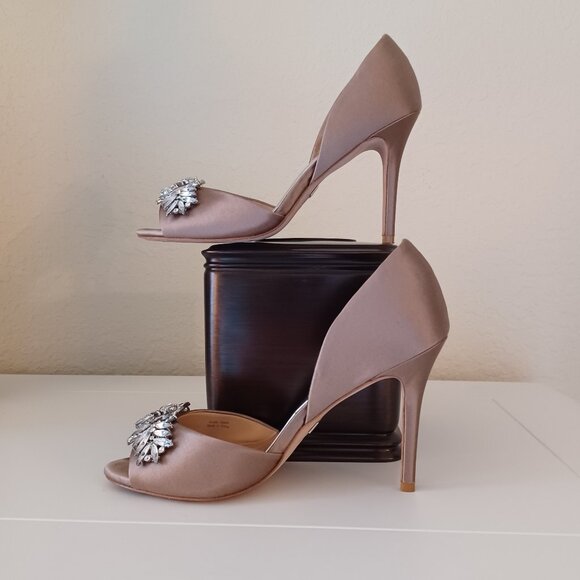 EUC Badgley Mischka Champagne/Taupe Satin Jeweled Open Toe Pumps 6.5 - Picture 6 of 12